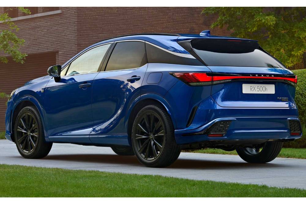 https://autogreeknews.gr/wp-content/uploads/2022/06/2023-lexus-rx-500h-heat-sapphire-blue-rear-corner.jpg