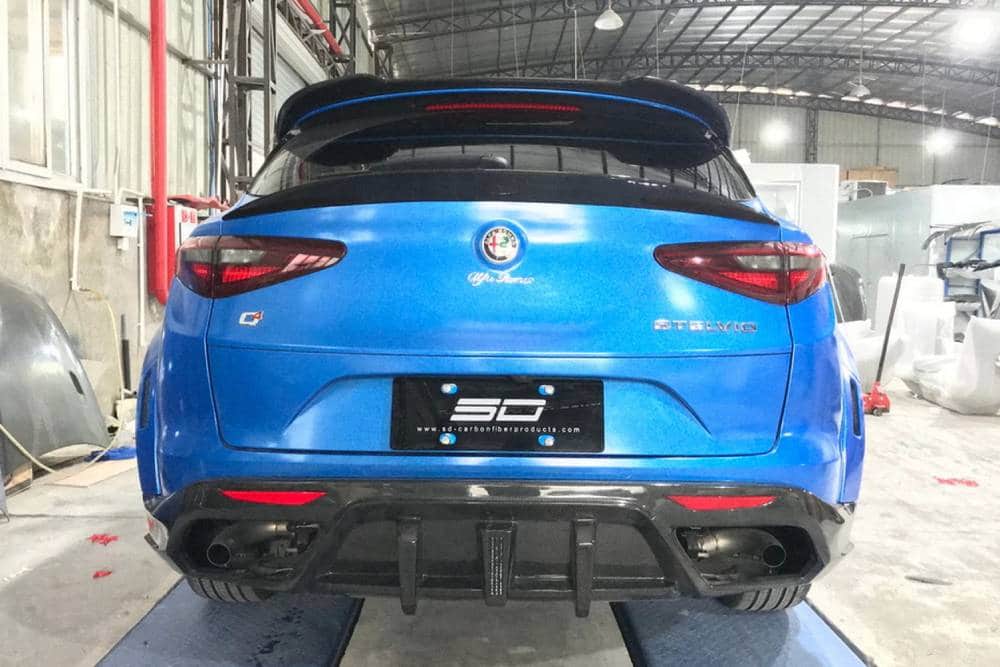 https://autogreeknews.gr/wp-content/uploads/2022/06/Alfa-Romeo-Stelvio-SD-Carbon-Wide-Bodykit-11.jpg
