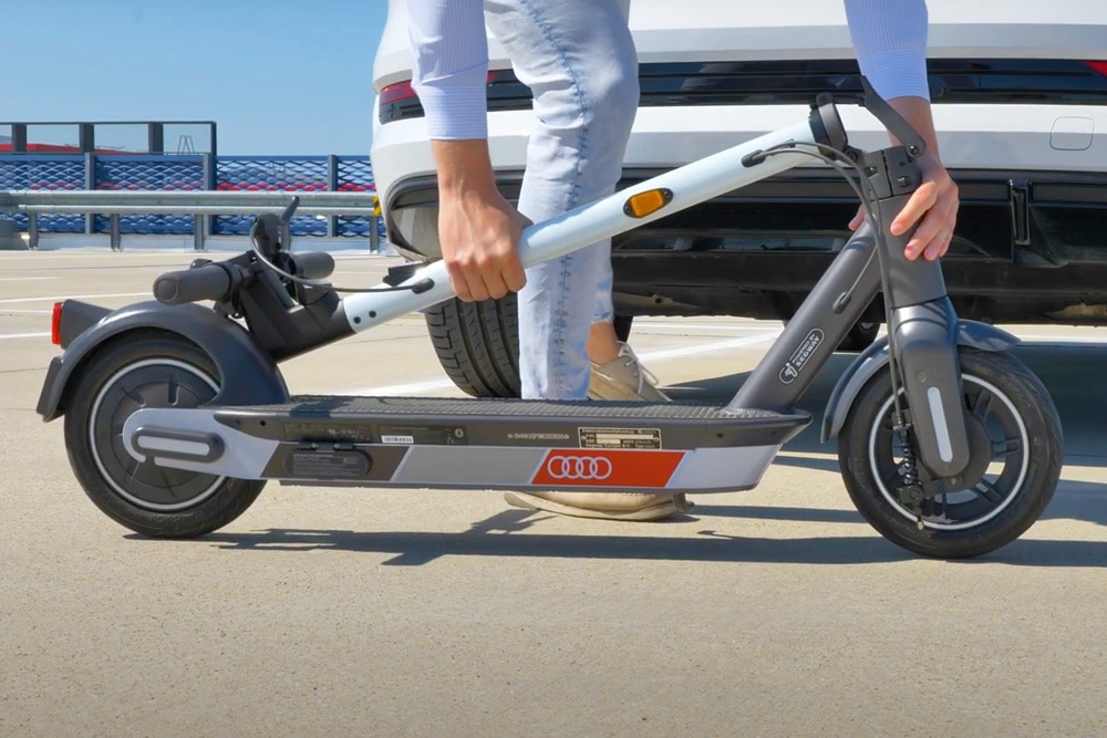 https://autogreeknews.gr/wp-content/uploads/2022/06/Audi-electric-kick-scooter_12.jpg