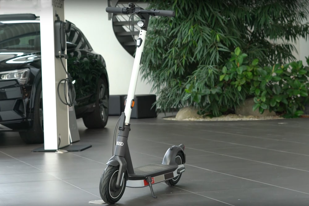 https://autogreeknews.gr/wp-content/uploads/2022/06/Audi-electric-kick-scooter_5.jpg