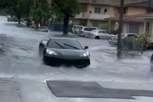 Chevrolet-Corvette-water