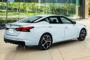 Nissan-Altima-2022-(5)