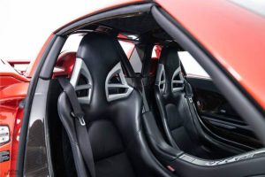 Porsche-Carrera-GT-10