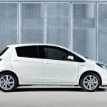 Toyota-Yaris-Hybrid-2012-(4)