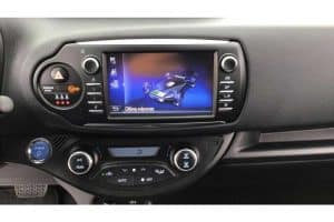 Toyota-Yaris-Hybrid-2018-(5)