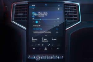 VW-AMAROK-interior-teaser-infotainment