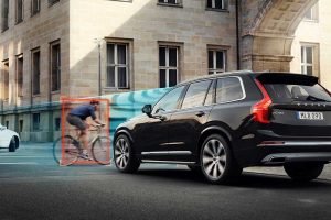 Volvo_Cars_and_POC_develop_world-first_car-bike_helmet_crash_test