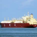 huge-hyundai-merchant-ship-sails-across-the-pacifi (2)