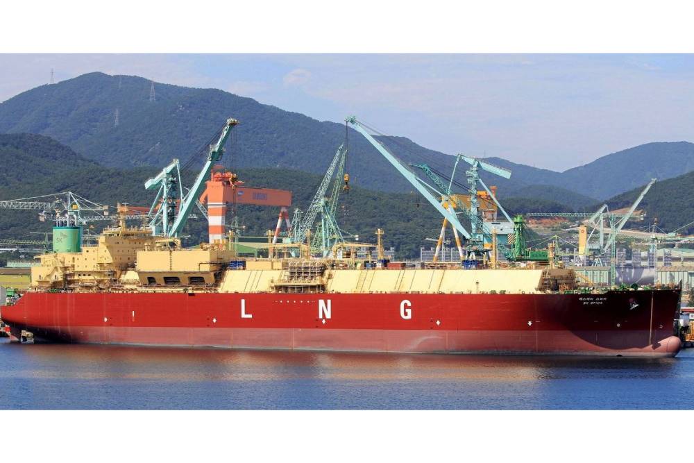 https://autogreeknews.gr/wp-content/uploads/2022/06/huge-hyundai-merchant-ship-sails-across-the-pacifi.jpg