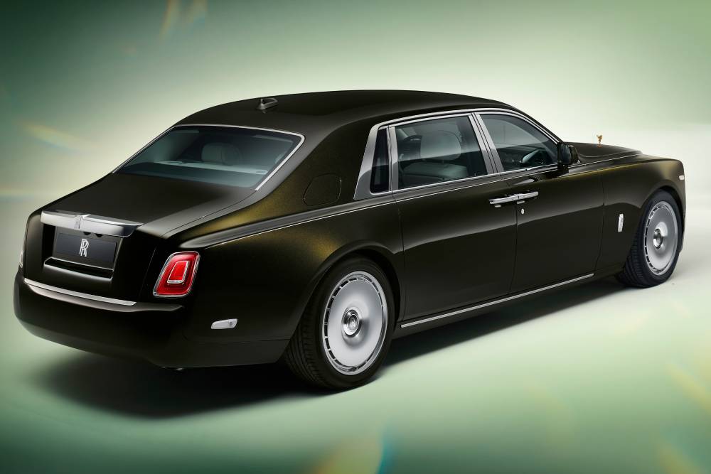 https://autogreeknews.gr/wp-content/uploads/2022/06/rolls-royce_phantom_ewb_608.jpg