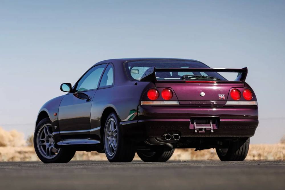 https://autogreeknews.gr/wp-content/uploads/2022/07/1995-Nissan-Skyline-R33-2.jpg