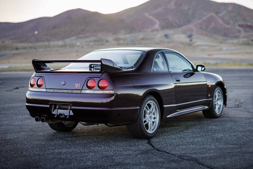 https://autogreeknews.gr/wp-content/uploads/2022/07/1995-Nissan-Skyline-R33-23.jpg