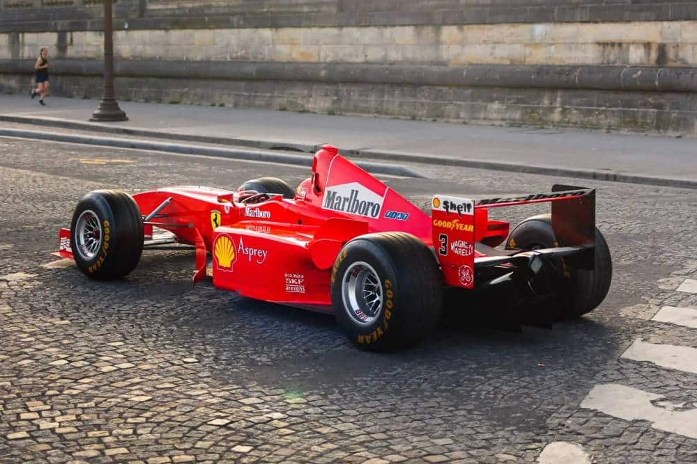 https://autogreeknews.gr/wp-content/uploads/2022/07/1998-Ferrari-F300-Formula-1-Schumacher-2.jpg