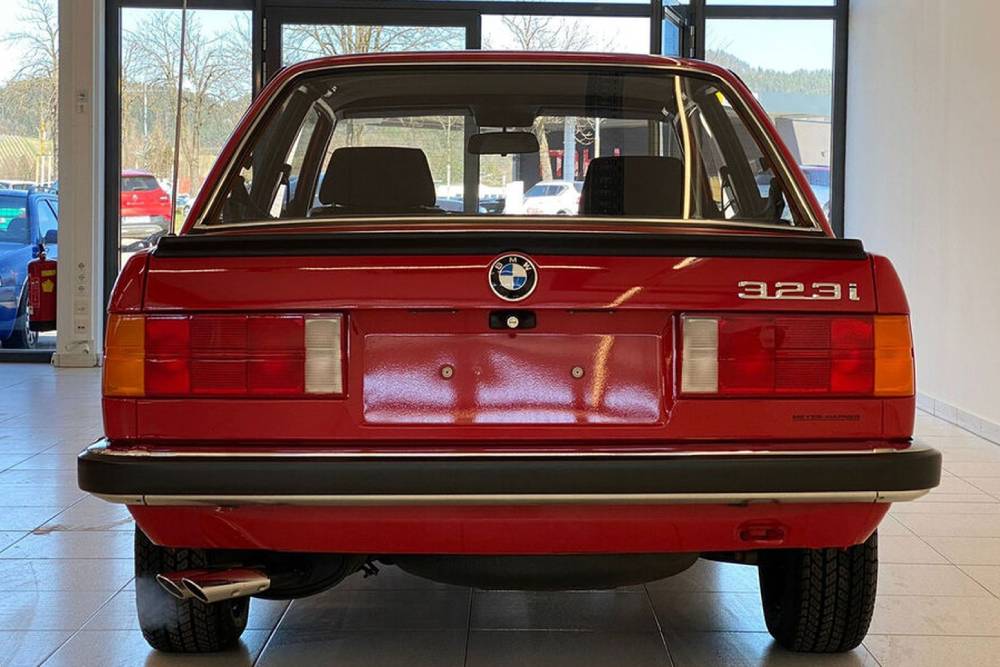 https://autogreeknews.gr/wp-content/uploads/2022/07/BMW_323i_E30_1985_nove_for_sale-20.jpg