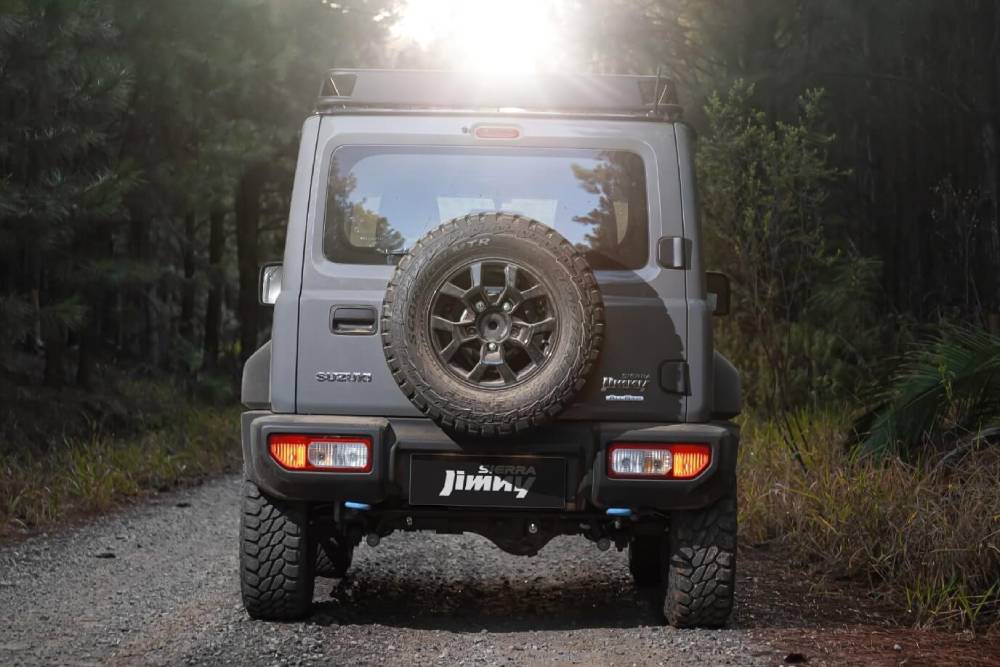 https://autogreeknews.gr/wp-content/uploads/2022/07/Suzuki-Jimny-Sierra-4Sport-6.jpg