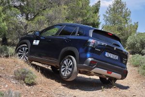 Suzuki S-Cross 1.4T 4WD (3)