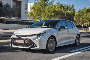 Toyota-Corolla-1.8-Hybrid-(1)