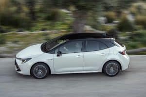 Toyota-Corolla-1.8-Hybrid-(2)