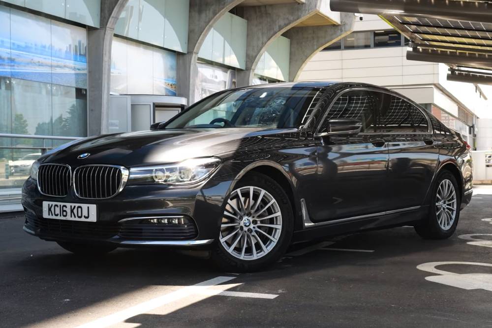 https://autogreeknews.gr/wp-content/uploads/2022/07/bmw-730d-range.jpg
