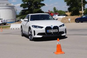 bmw i4 moose test