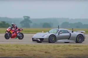 porsche 918 spyder vs motogp