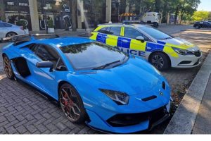 this-driver-could-afford-a-lamborghini-aventador-b