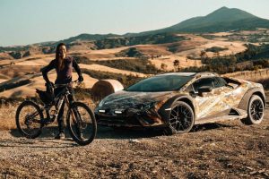watch-the-2023-lamborghini-huracan-sterrato-kickin (1)