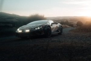 watch-the-2023-lamborghini-huracan-sterrato-kickin (2)
