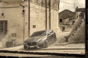2020-Jaguar-XF-No-Time-to-Die-4