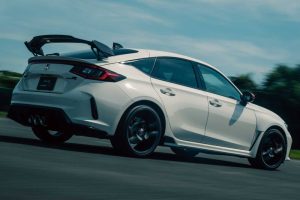 2023-civic-type-r-with-honda-access-upgrades (2)