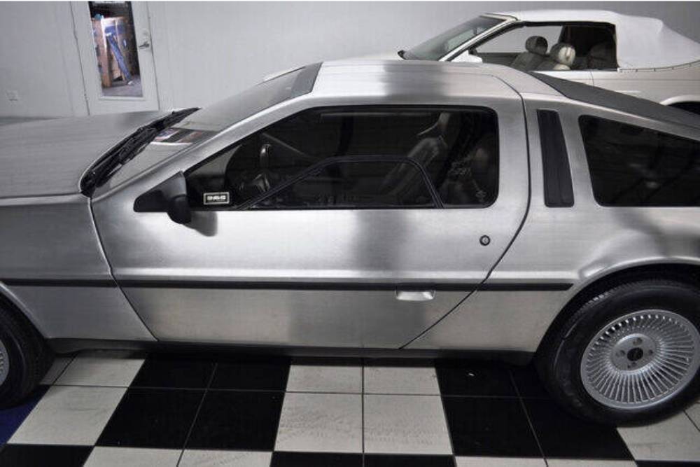 https://autogreeknews.gr/wp-content/uploads/2022/08/DeLorean-DMC-12-6.jpg