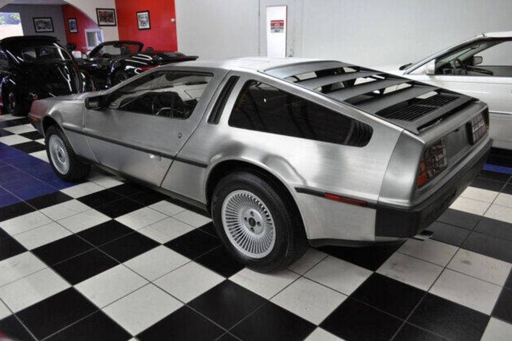 https://autogreeknews.gr/wp-content/uploads/2022/08/DeLorean-DMC-12-7.jpg