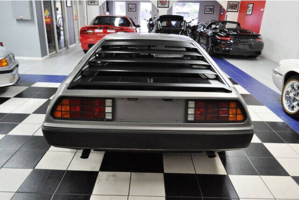 https://autogreeknews.gr/wp-content/uploads/2022/08/DeLorean-DMC-12-8.jpg