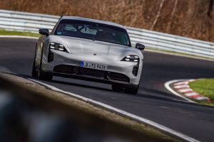 Porsche-Taycan-Nurburgring-record-2022-c-