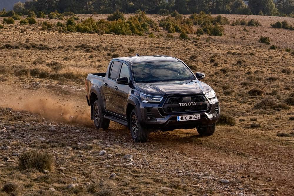 https://autogreeknews.gr/wp-content/uploads/2022/08/Toyota-Hilux-GR-Sport-Diesel-3.jpg