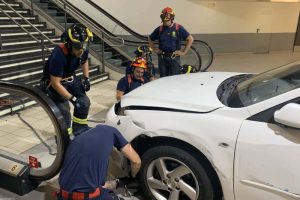 car-thief-tries-to-flee-police-through-a-metro-sta (3)