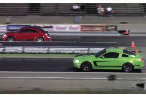feisty-vw-beetle-drags-ford-mustang-and-chevy-corv
