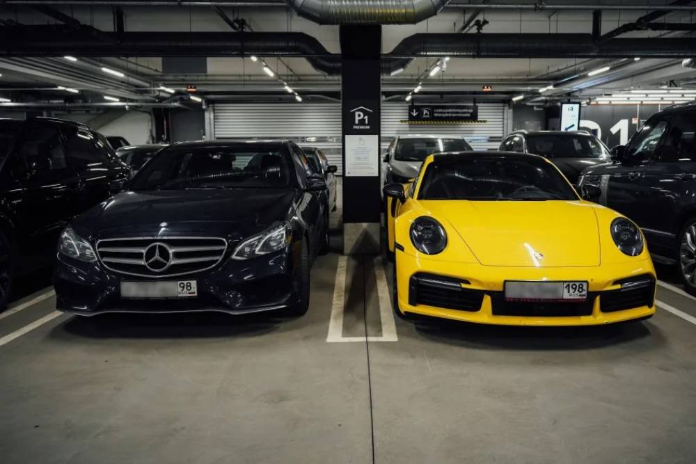 Γέμισαν Mercedes & Porsche τα αεροδρόμια της Φινλανδίας
