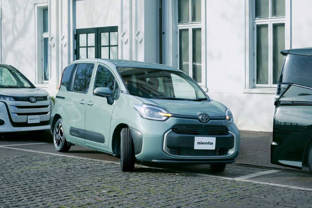 https://autogreeknews.gr/wp-content/uploads/2022/08/toyota-sienta-12.jpg