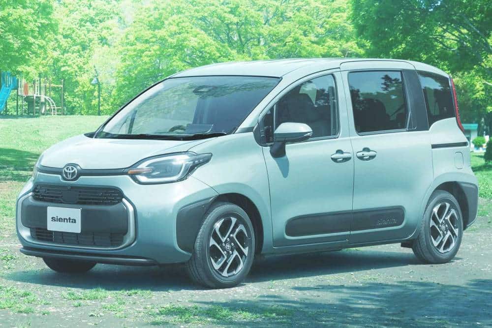 https://autogreeknews.gr/wp-content/uploads/2022/08/toyota-sienta.jpg