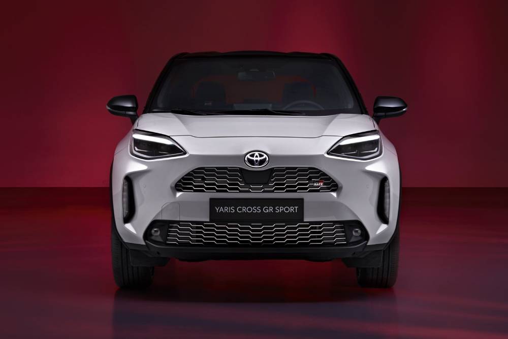 https://autogreeknews.gr/wp-content/uploads/2022/08/toyota-yaris-cross-gr-sport-leaving-japan-in-a-pre-13.jpg