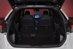 toyota-yaris-cross-gr-sport-leaving-japan-in-a-pre (4)