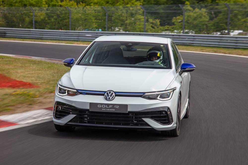 https://autogreeknews.gr/wp-content/uploads/2022/08/vw-golf-r-celebrates-its-20th-anniversary-with-a-n-1.jpg