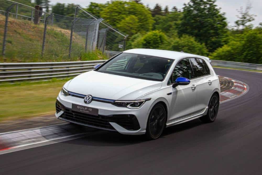 https://autogreeknews.gr/wp-content/uploads/2022/08/vw-golf-r-celebrates-its-20th-anniversary-with-a-n-5.jpg
