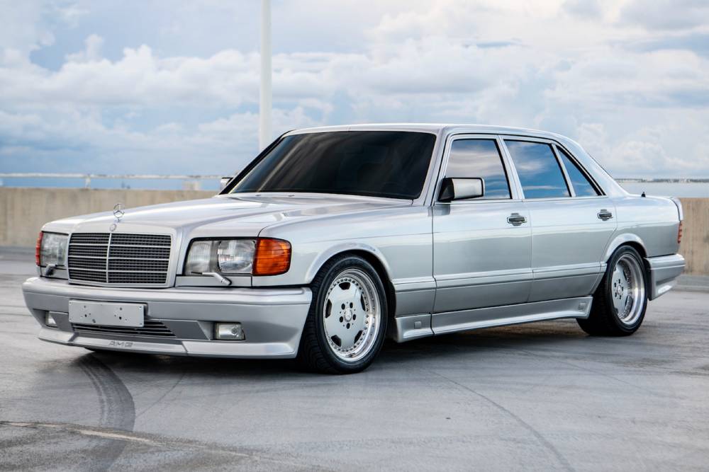 https://autogreeknews.gr/wp-content/uploads/2022/09/1991-Mercedes-Benz-560SEL-6.0-AMG-2.jpg