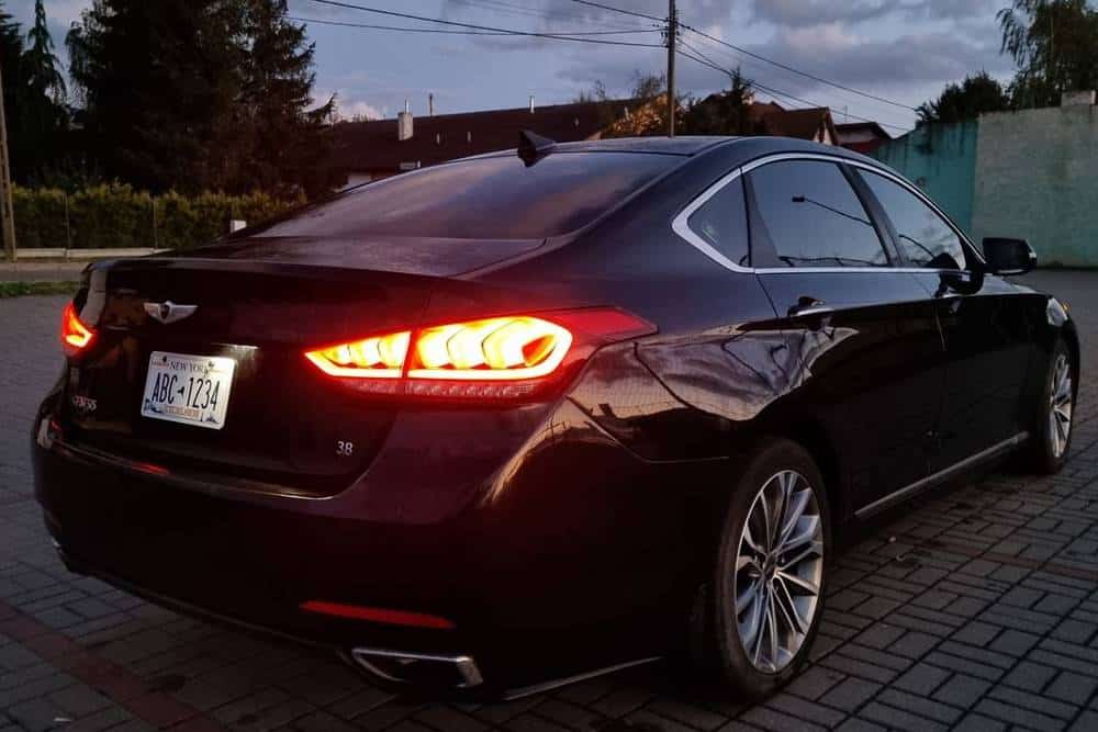 https://autogreeknews.gr/wp-content/uploads/2022/09/2015-hyundai-genesis-for-sale-2.jpg