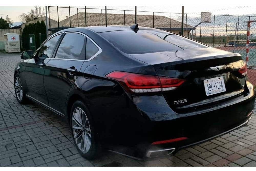 https://autogreeknews.gr/wp-content/uploads/2022/09/2015-hyundai-genesis-for-sale-3.jpg