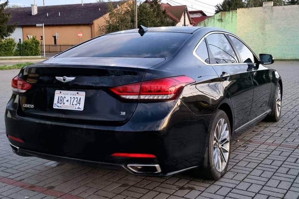 https://autogreeknews.gr/wp-content/uploads/2022/09/2015-hyundai-genesis-for-sale-5.jpg