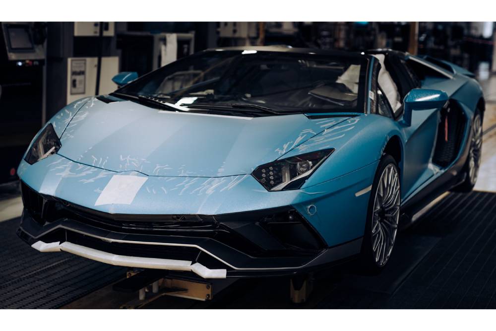 https://autogreeknews.gr/wp-content/uploads/2022/09/2022-Lamborghini-Aventador-Final-Model-30.jpg