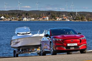 2022Ford_Mach-E_Trailer_02-(002)